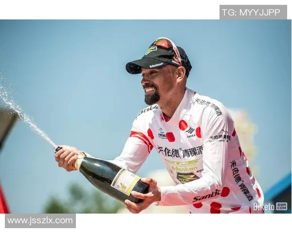 重庆篮球队在洲际杯积分榜上以56分稳居第一名展现强劲实力